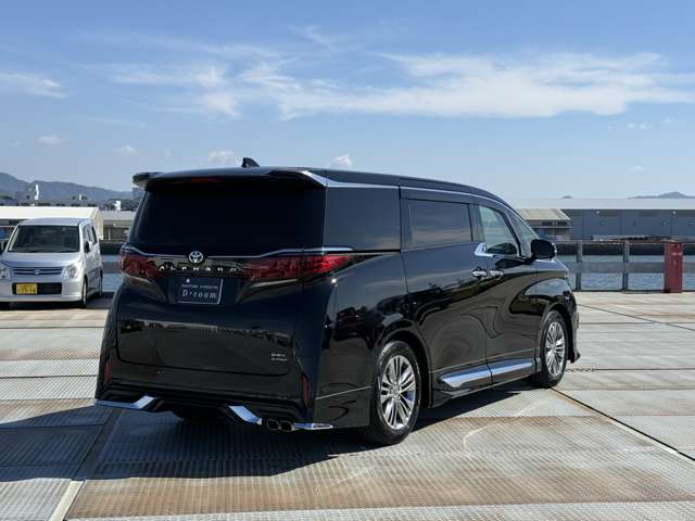 Toyota Alphard 4