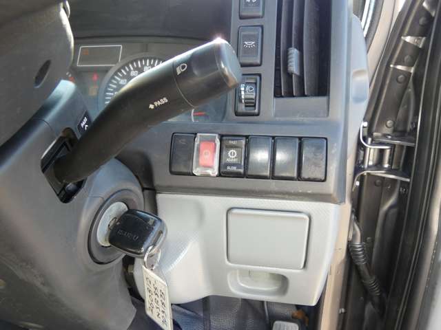 Isuzu Elf 12