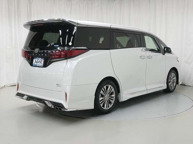 Toyota Alphard 3