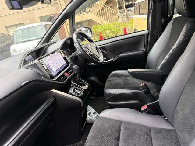 Toyota Voxy 11