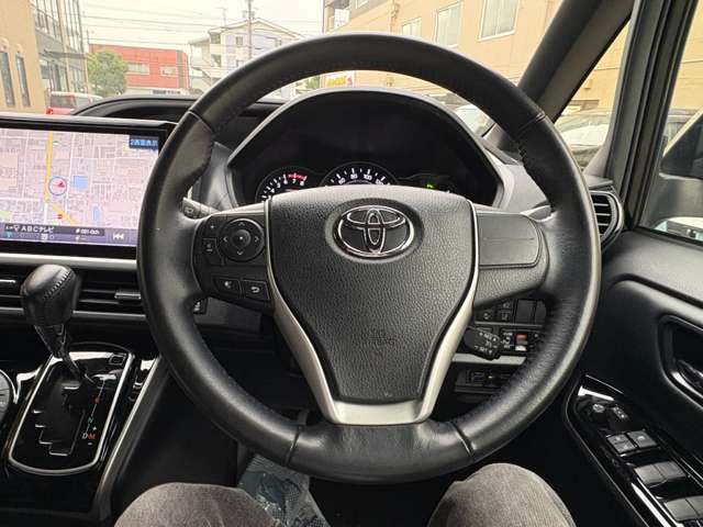 Toyota Voxy 2
