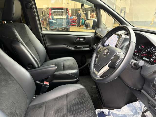 Toyota Voxy 10