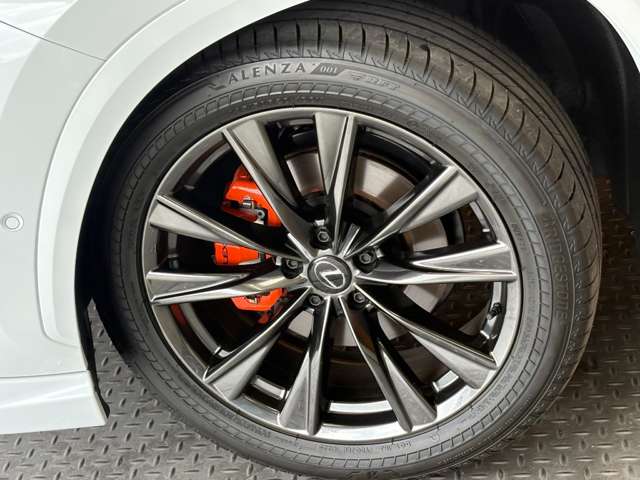 Lexus NX 11