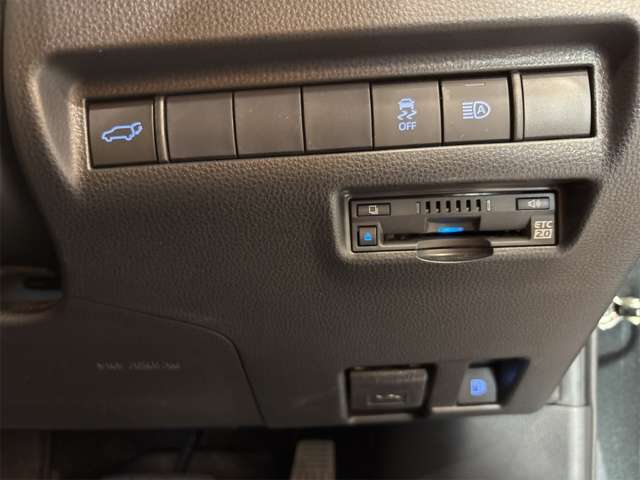 Toyota Harrier 3