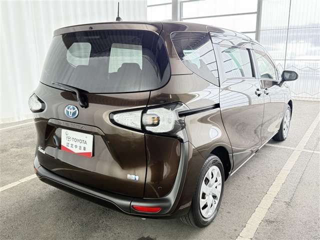 Toyota Sienta 8