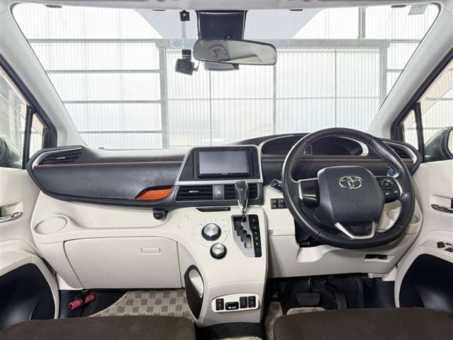 Toyota Sienta 9