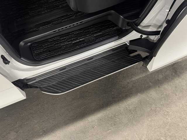 Toyota Alphard 6