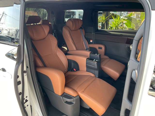 Toyota Vellfire 3