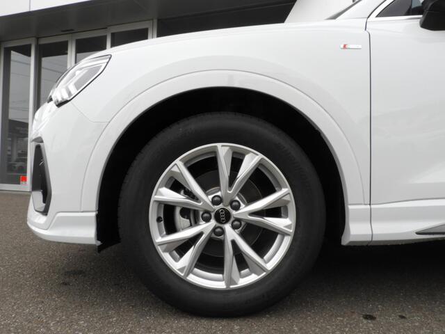 Audi Q3 6