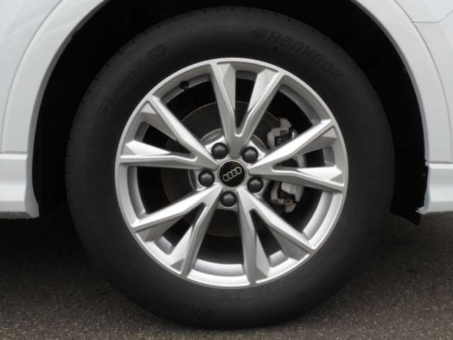 Audi Q3 9