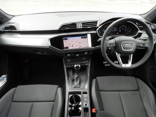 Audi Q3 10