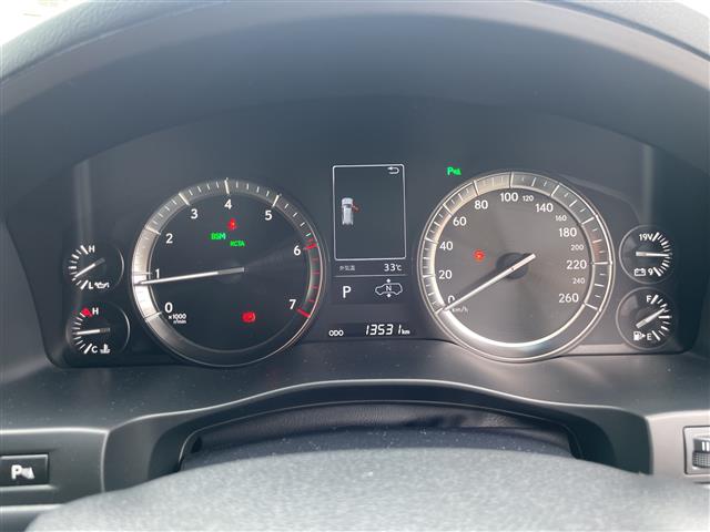 Lexus LX 11