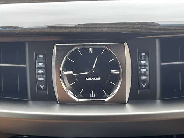 Lexus LX 12