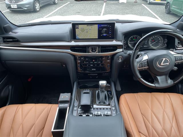 Lexus LX 3