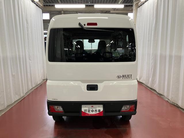 Daihatsu Hijet Cargo 6