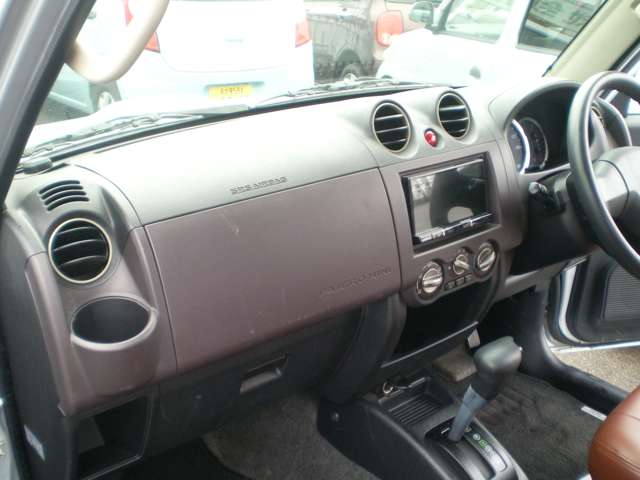 Mitsubishi Pajero Mini 11