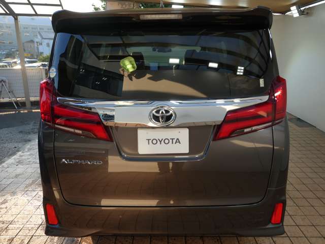 Toyota Alphard 12