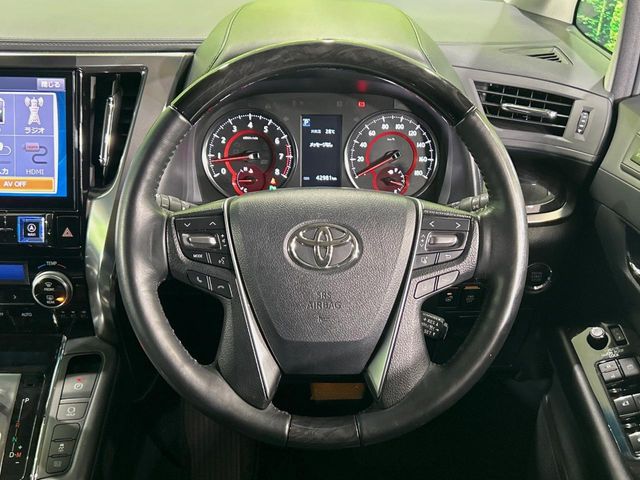 Toyota Alphard 12