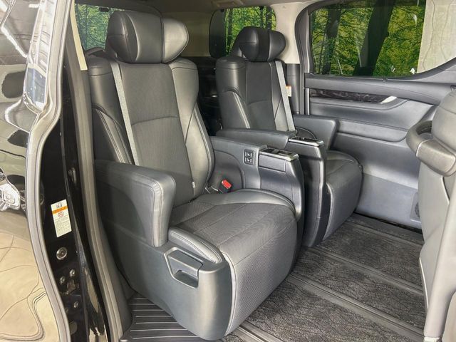 Toyota Alphard 9