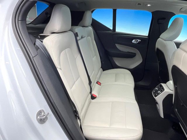 Volvo XC40 10