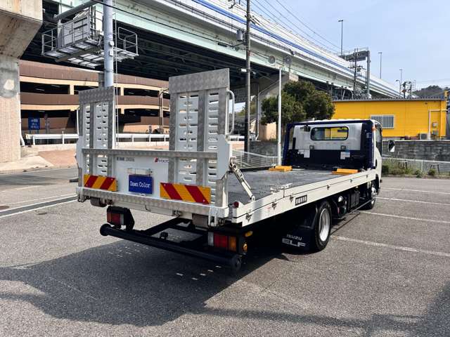 Isuzu Elf 8