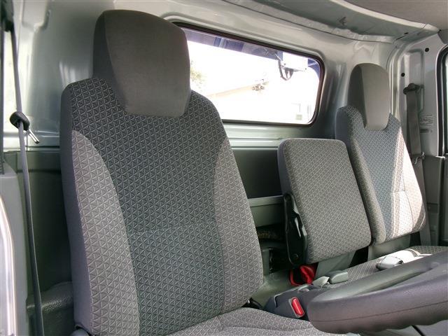Isuzu Elf 6