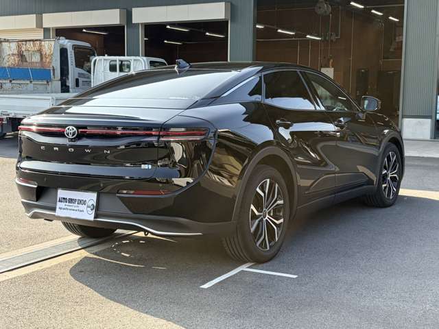 Toyota Crown Crossover 8