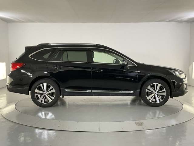 Subaru Legacy Outback 11