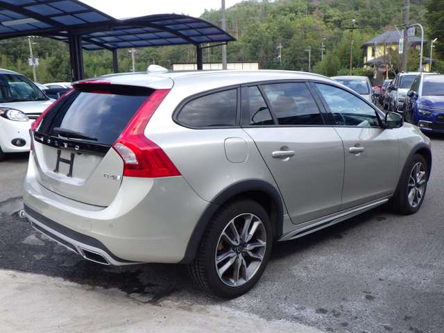 Volvo V60 Cross Country 12