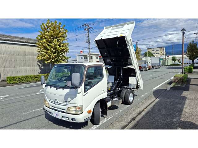 Hino Dutro 3