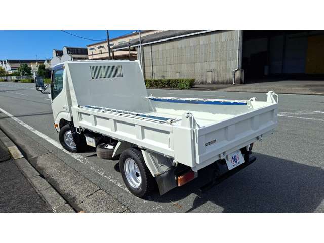 Hino Dutro 9