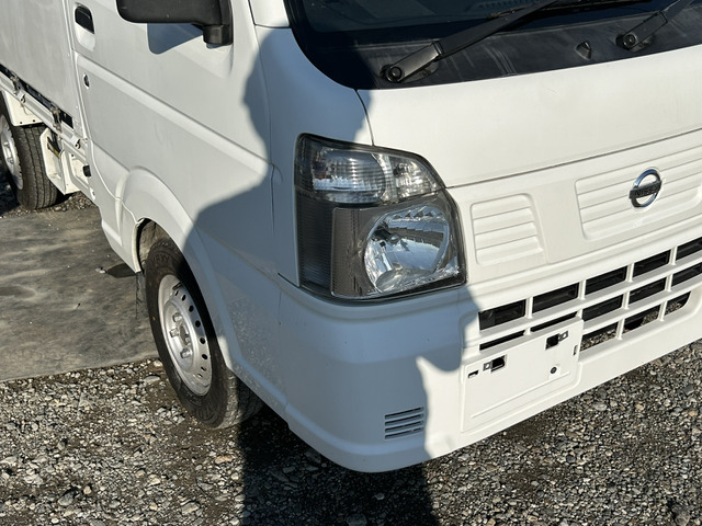 Nissan NT100 Clipper 11