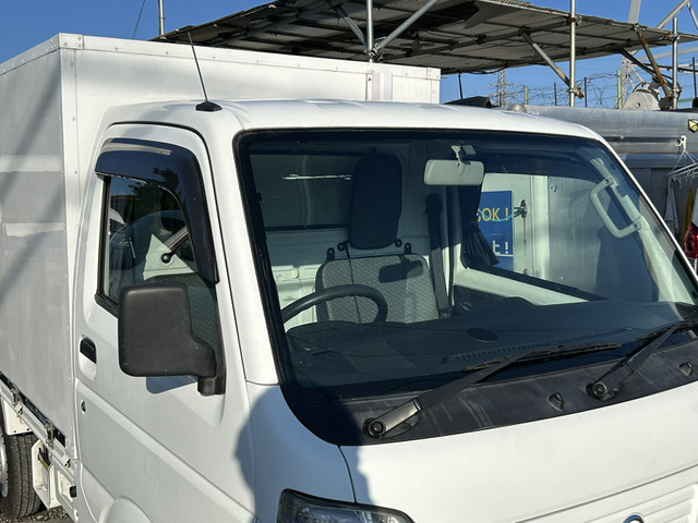 Nissan NT100 Clipper 12