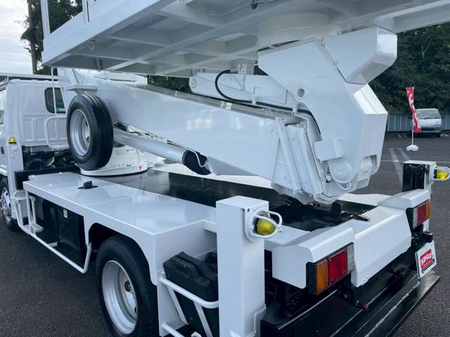 Isuzu Elf 12