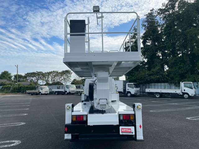 Isuzu Elf 7