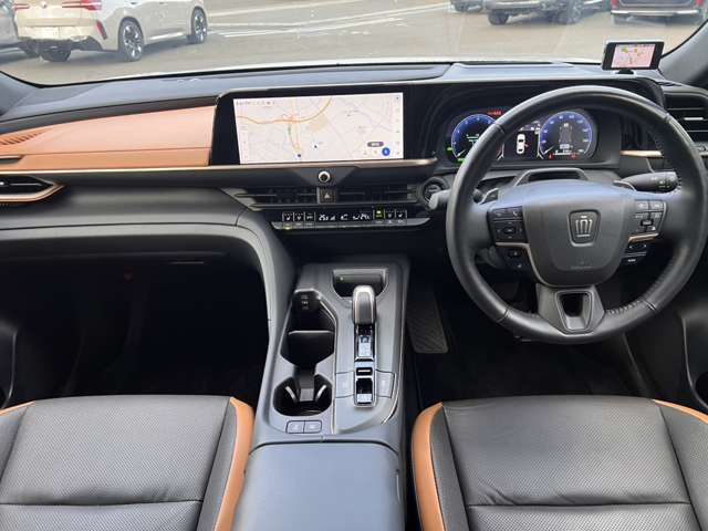Toyota Crown Crossover 9