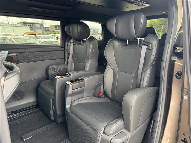 Toyota Alphard 6