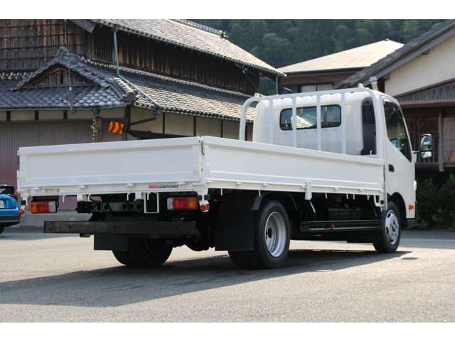 Hino Dutro 9