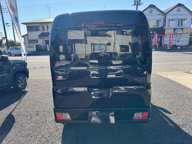 Daihatsu Hijet Cargo 10