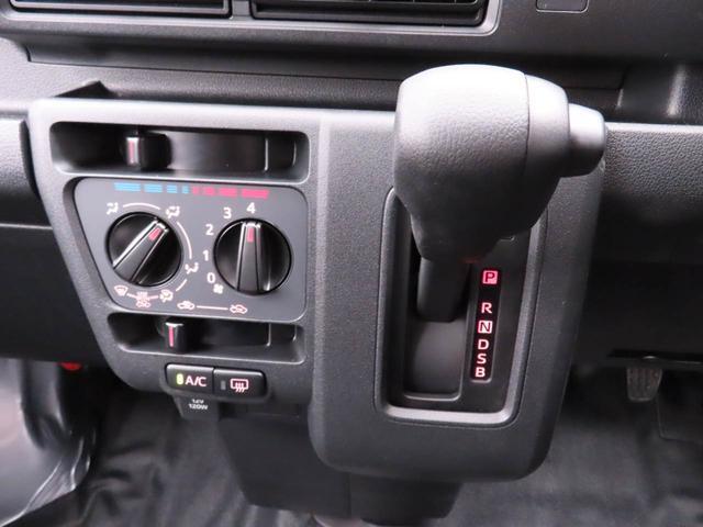 Daihatsu Hijet Cargo 3