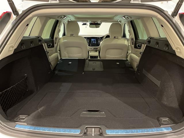 Volvo V60 Cross Country 11