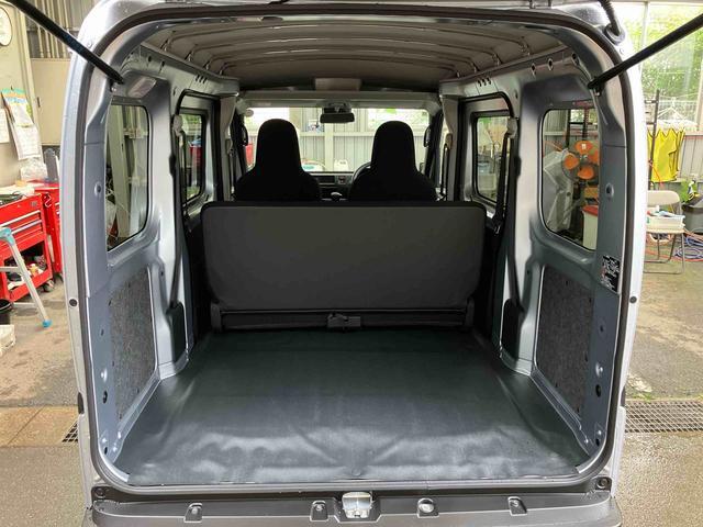 Daihatsu Hijet Cargo 12