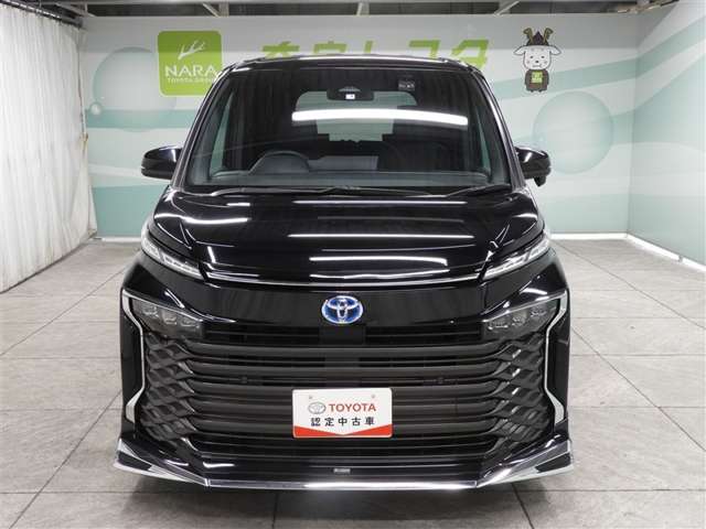 Toyota Voxy 2