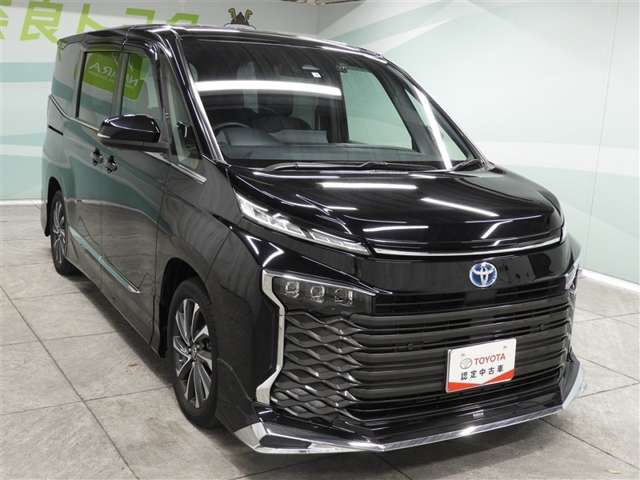 Toyota Voxy 3