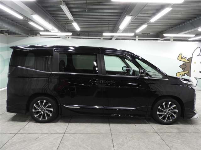 Toyota Voxy 4