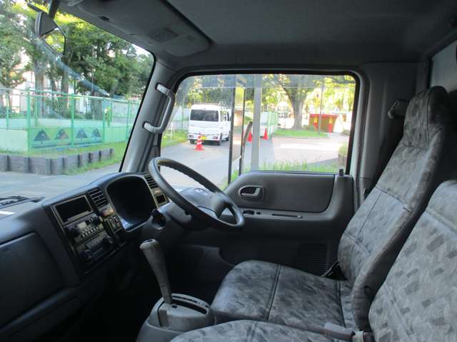 Mazda Titan Dash 3