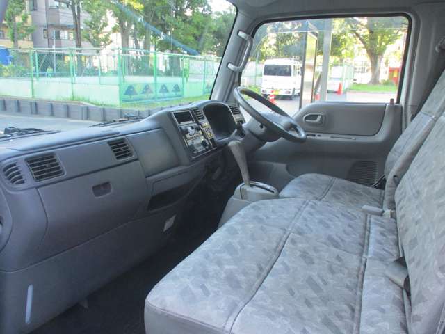Mazda Titan Dash 4