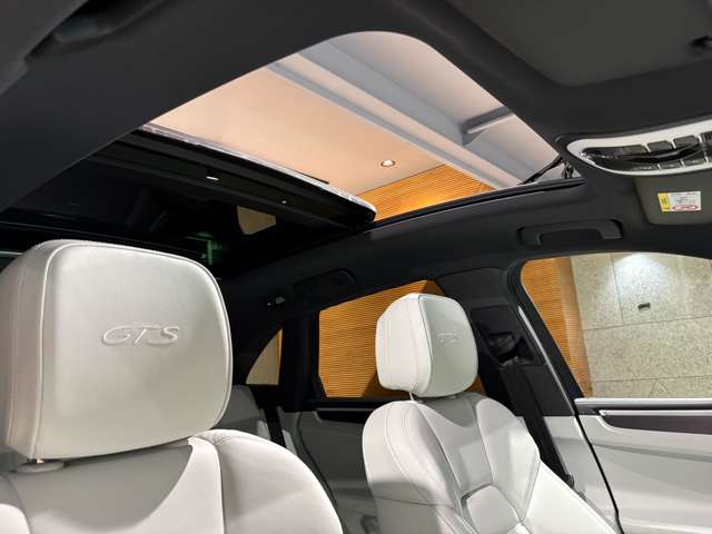 Porsche Macan 3