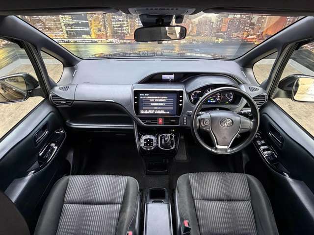 Toyota Noah 5