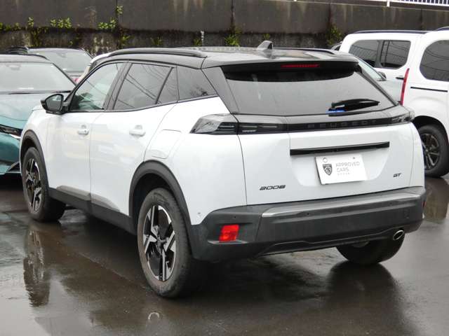 Peugeot SUV 2008 4